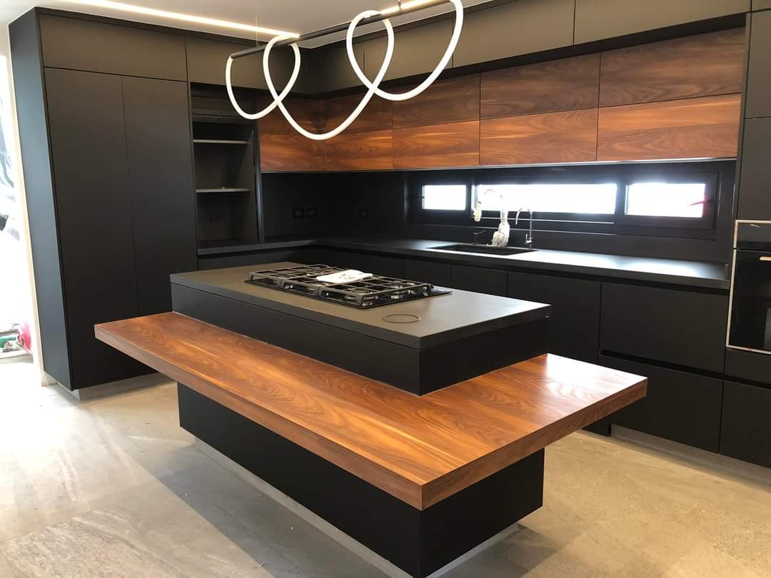 Cocina Integral Black Omala en parota – INSA Fábrica de Muebles